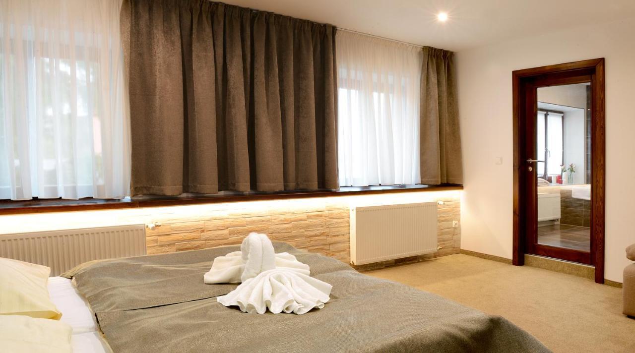 Restaurace A Penzion Pod Hradem Hotel Zlín Buitenkant foto