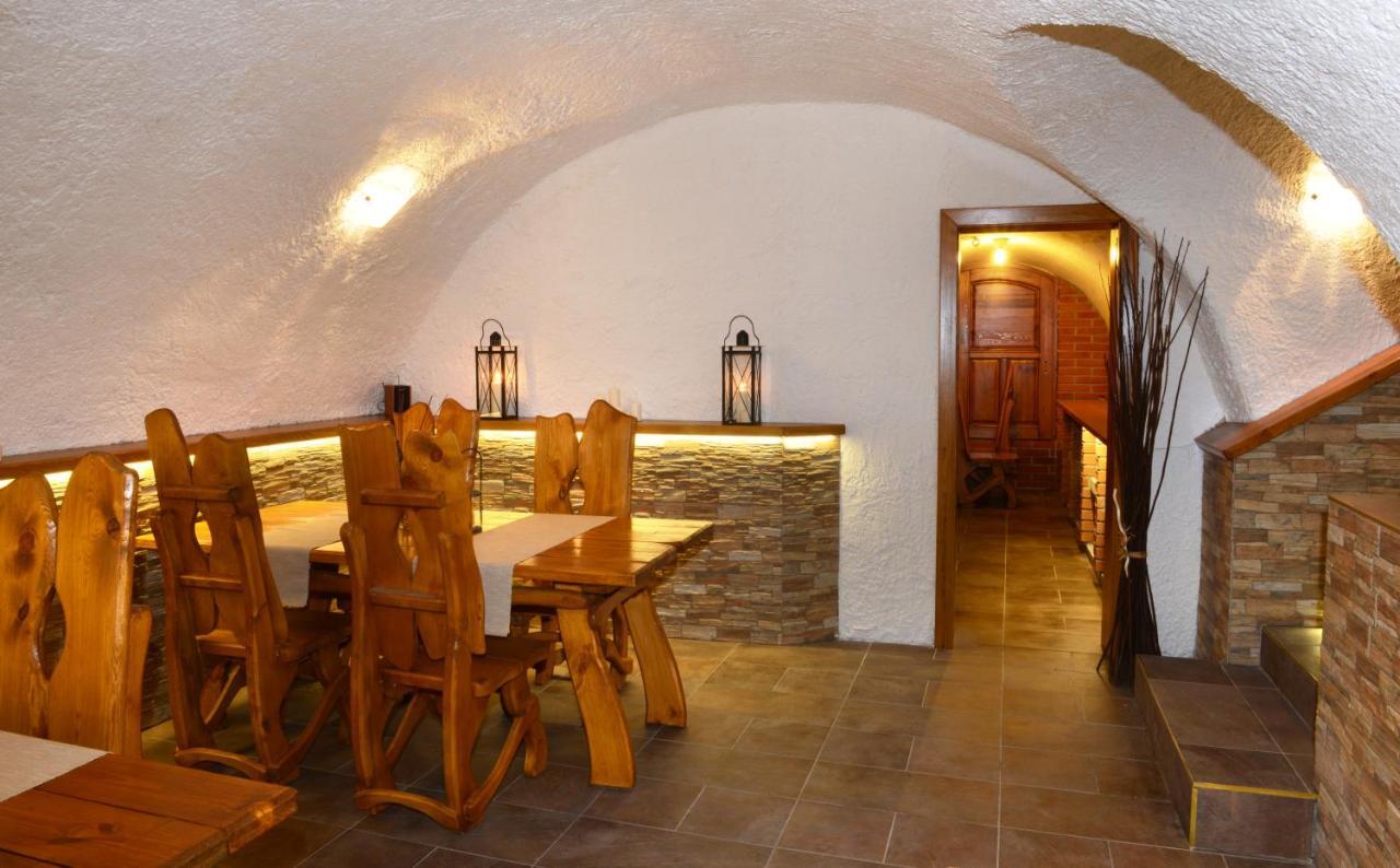 Restaurace A Penzion Pod Hradem Hotel Zlín Buitenkant foto